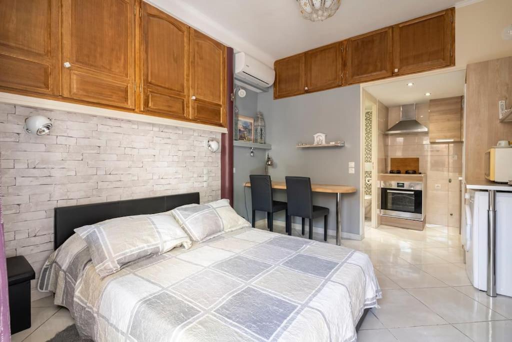 Ideal Pour Deux Voyageurs Sur * Marseilles