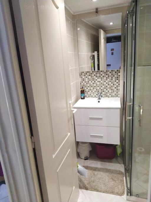 Apartment Ideal Pour Deux Voyageurs Sur Marseille