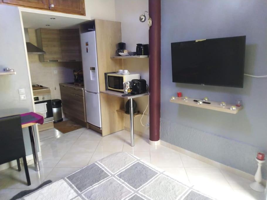 Ideal Pour Deux Voyageurs Sur Marseilles